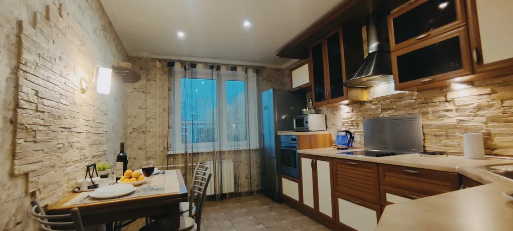 Большая и комфортная двухкомнатная квартира White Lodging