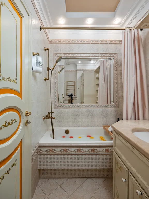 Квартира Модная Четверка с тремя ванными комнатами — Москва