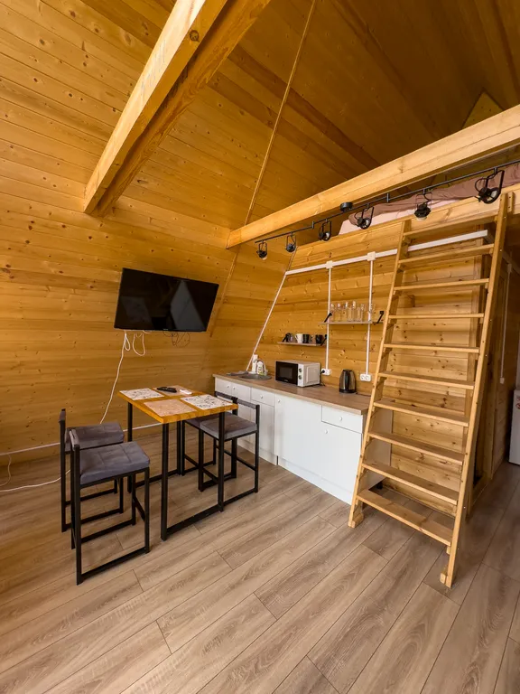 Дом на берегу реки №1