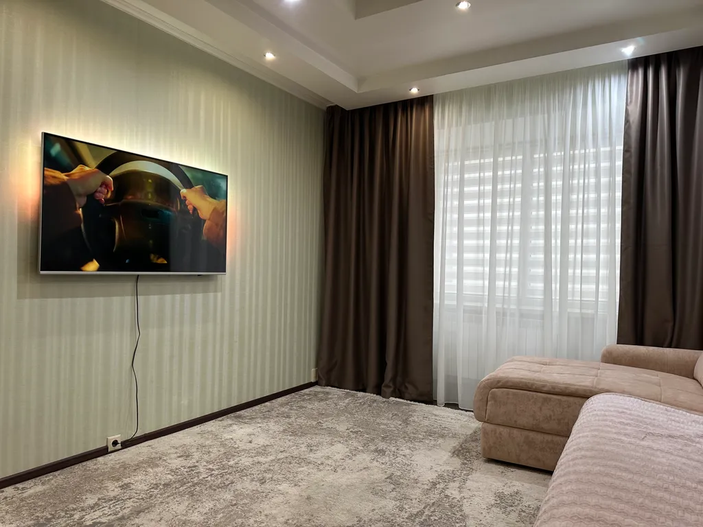 Большая теплая квартира в центре города — аренда посуточно в Новый Уренгой