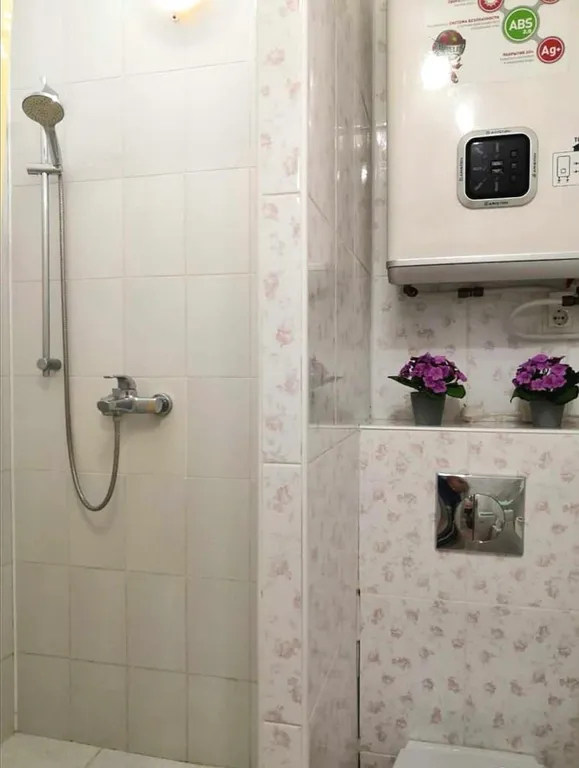 Напротив ледового дворца на набережной в элитном доме