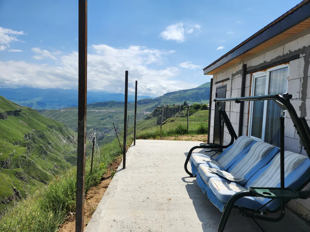 Домик на краю обрыва