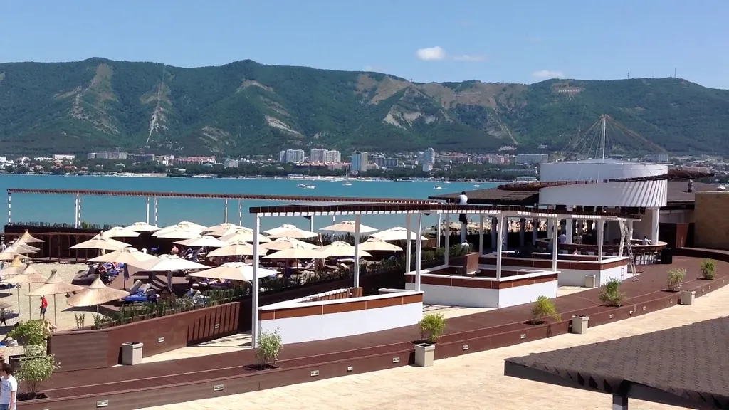 Шикарная 4-комнатная квартира у моря (Royal Apartment on Krymskaya 22)