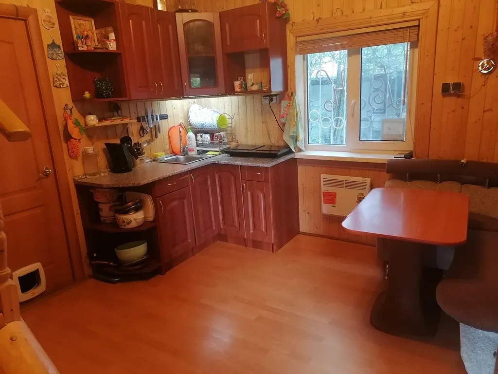 Дом 2 этажа, баня на дровах