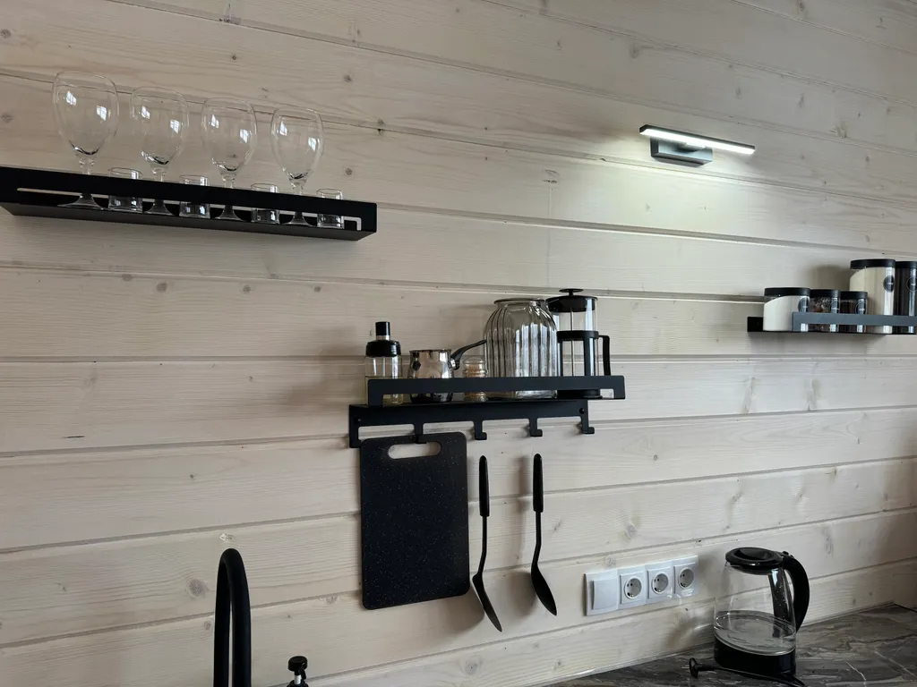 Уютный домик у леса