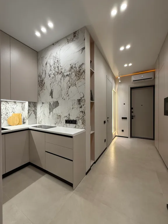 Абсолютно новая квартира в центре на набережной