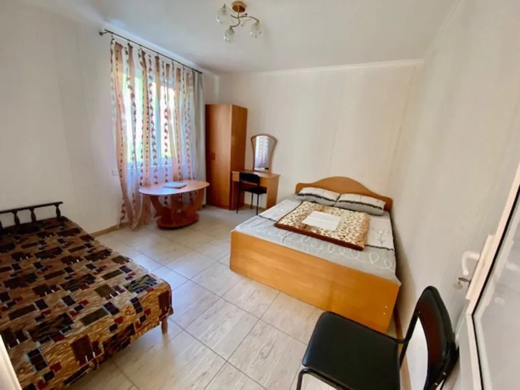 Семейный номер с общей ванной комнатой