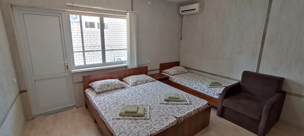 Просторный номер для семьи в небольшом уютном доме с хорошим бассейном