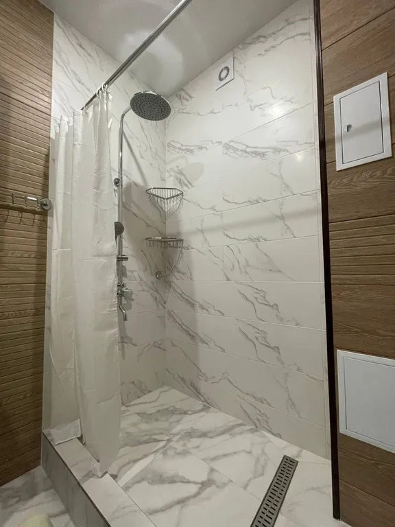 Квартира Трёхкомнатная квартира на первой линии у моря — Сухум