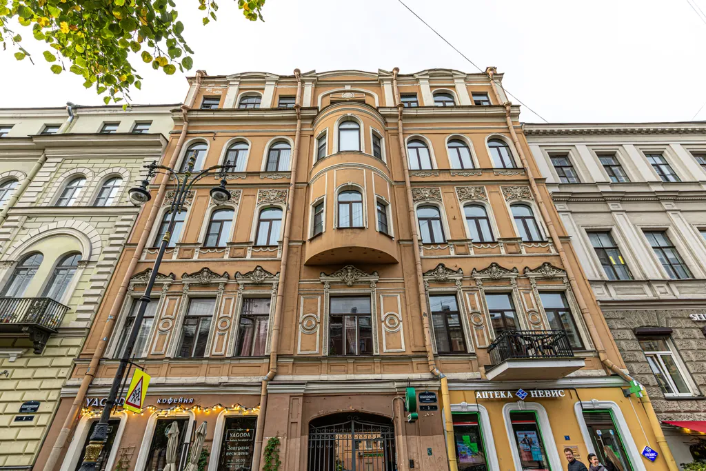 Стильная квартира с тремя спальнями и 2 санузлами у Спаса на Крови