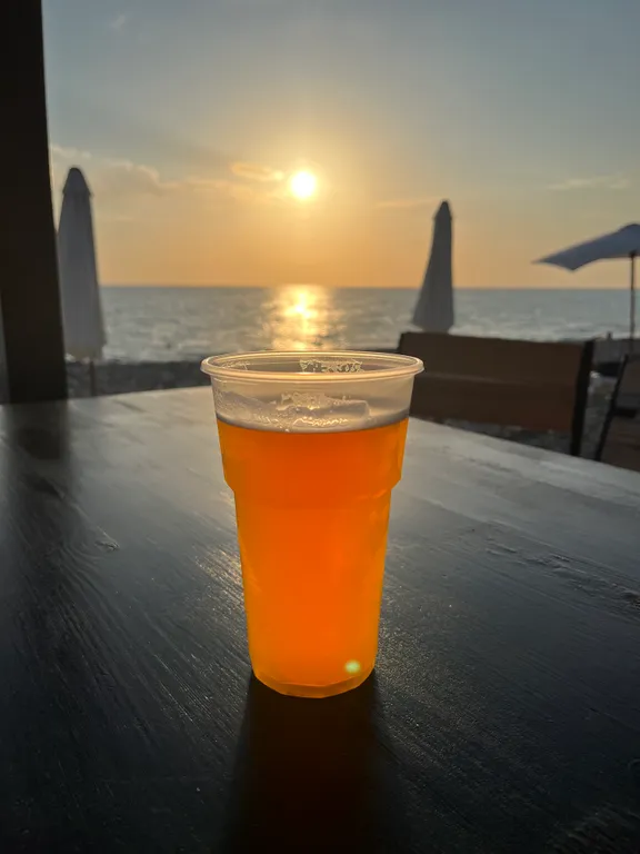 Дом в горах с видом на реку