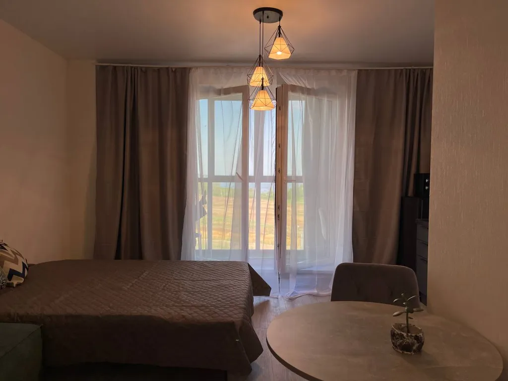 Уютная студия с видом на лес