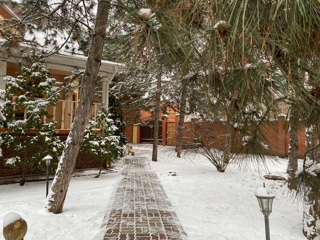 Дом с баней и бассейном