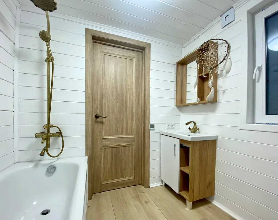 Уютный треугольный домик