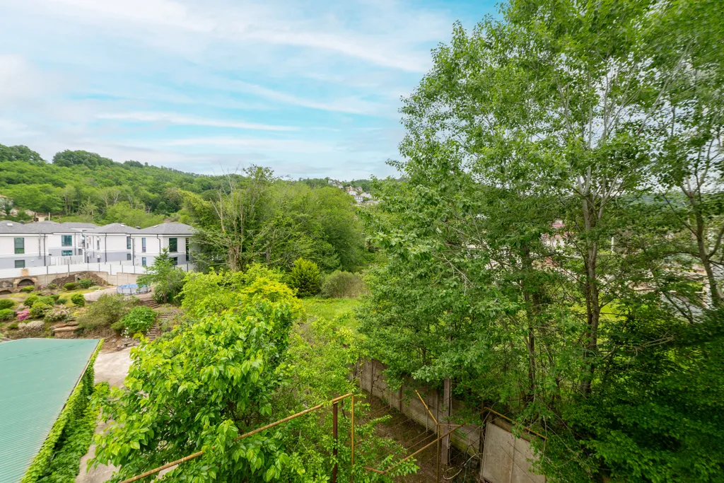 Новая светлая студия с балконом