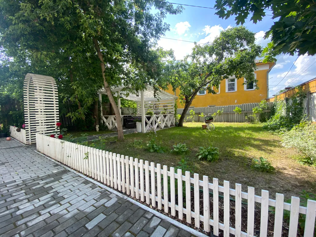 Апартамент с уютным двориком