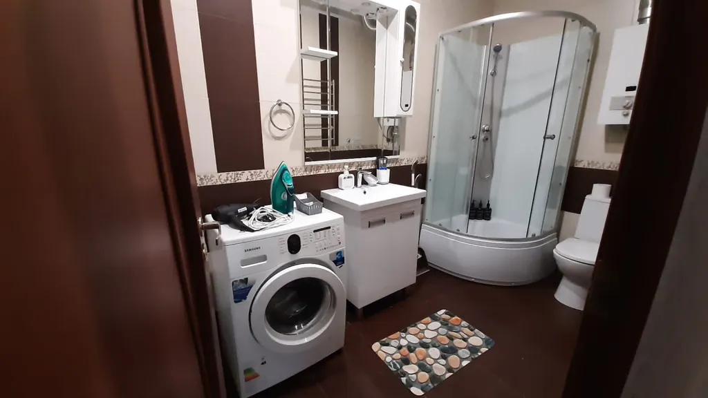 Уютный дом в центре города с местом для парковки автомобиля