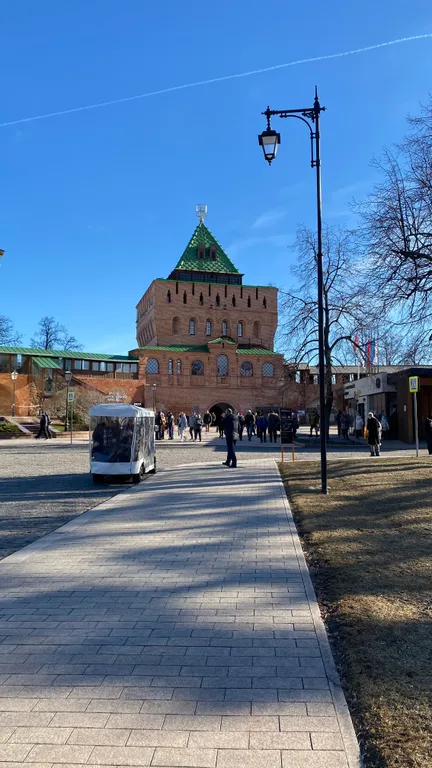 Красивая трех-комнатная квартира с дизайнерским ремонтом