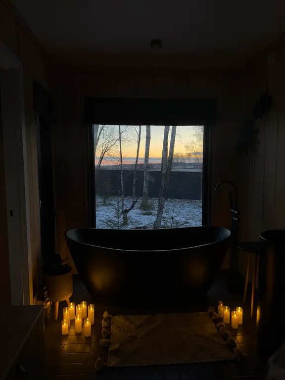 Скандинавский дом с джакузи, сауной и видом на живописное поле