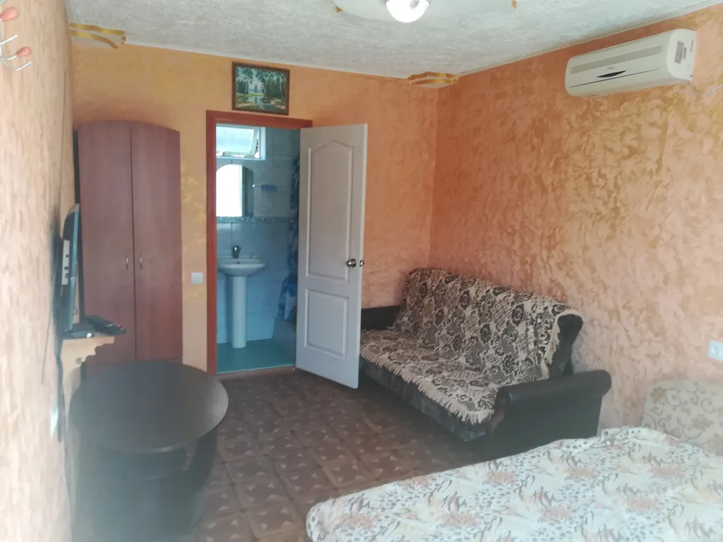 Комфортный дом с личным просторным двором