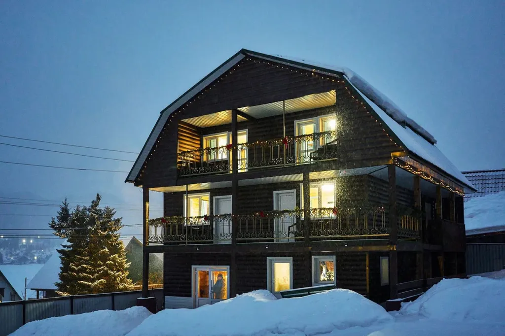 Номер с видом на телецкое озеро