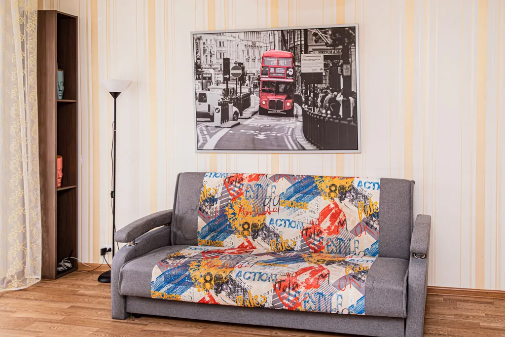 Калина Юрга у кинотеатра Эра