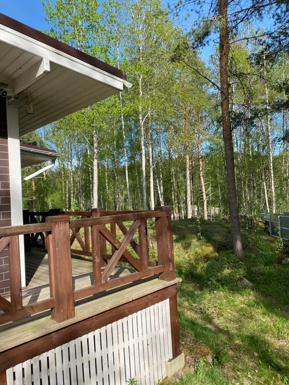 Загородный дом с видом на озеро