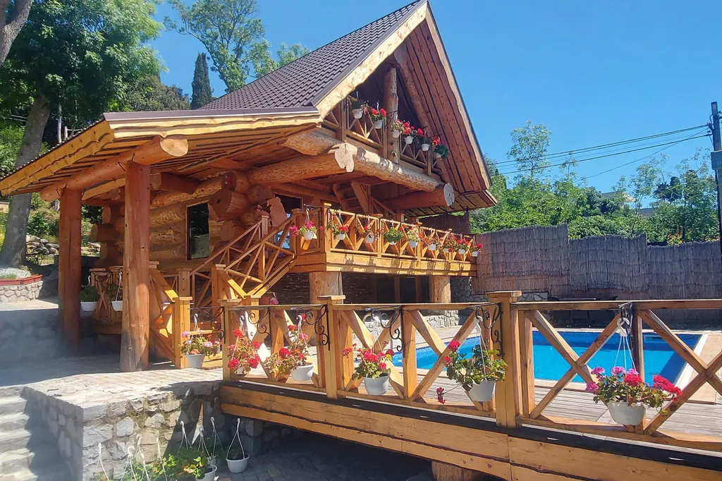 Дом - сруб с видом на море