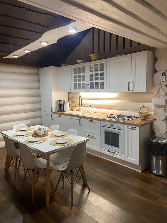 Сказочный дом в лесу