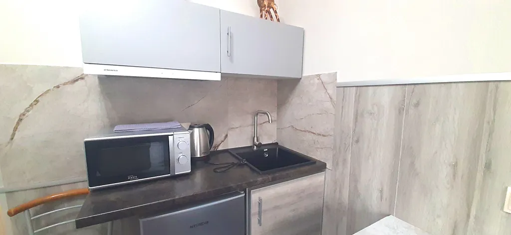 Квартира Чистая и комфортная студия в 300 метрах от метро Уралмаш — аренда посуточно в Екатеринбург