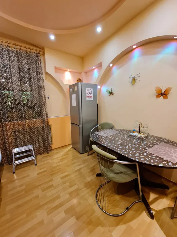 Сталинка во дворе головного офиса норникеля