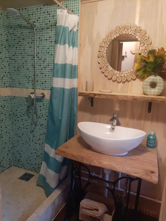 Домик с видом на озеро