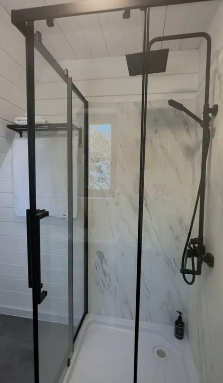 Современный дом в сосновом лесу в 30 минутах от аэропорта