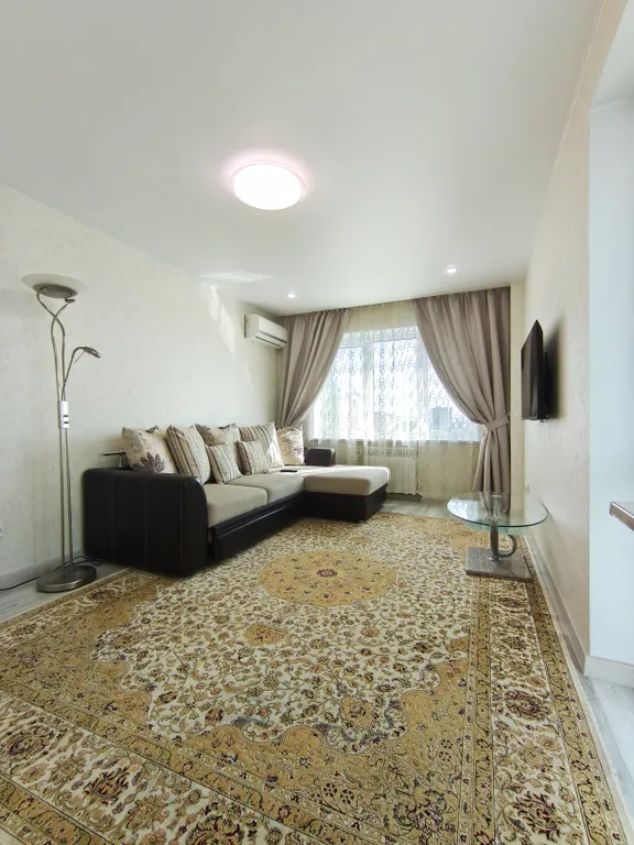 Апартаменты в центре с видом на Иртыш