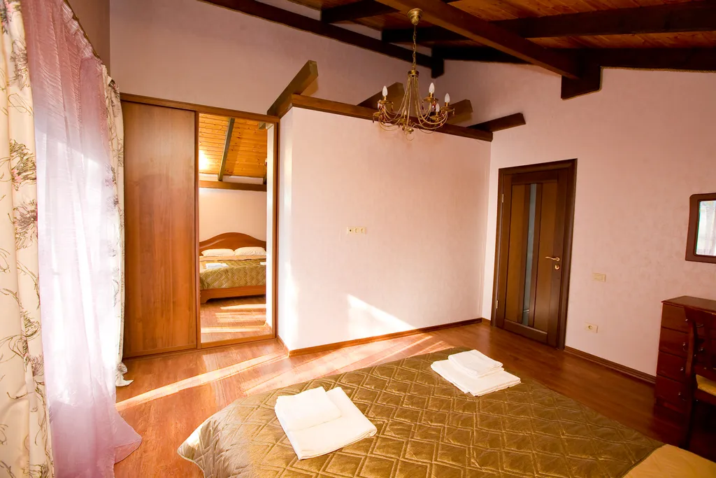 Коттедж с бассейном темп. +35 градусов