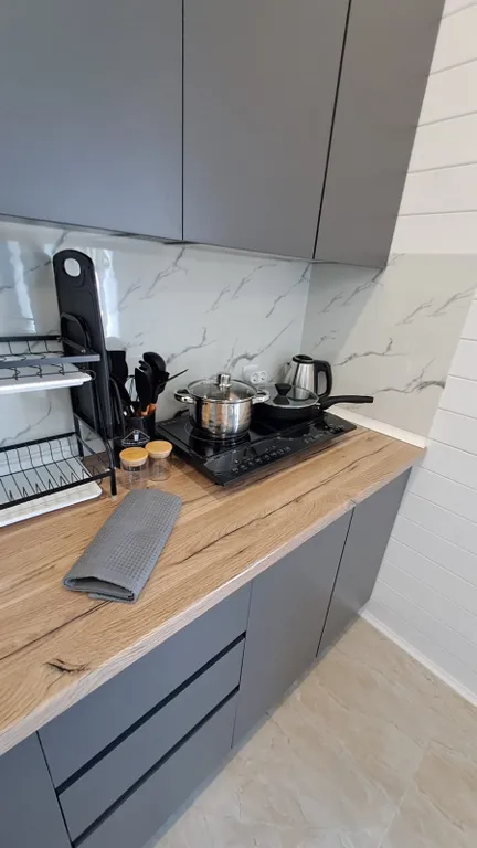 Уютный домик с бассейном среди гор недалеко от моря