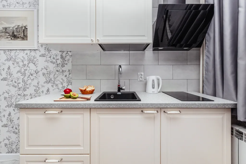 Солнечная студия со своим двориком и летним бассейном