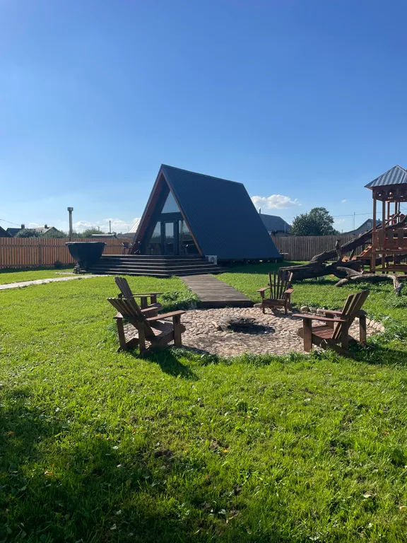 Дом А фрейм с видом на Мирский замок