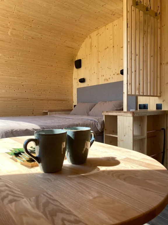 Атмосферный дом со всеми удобствами, панорамным окном и кондиционером