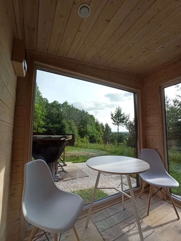 Уютный модульный дом на берегу озера Тосканка