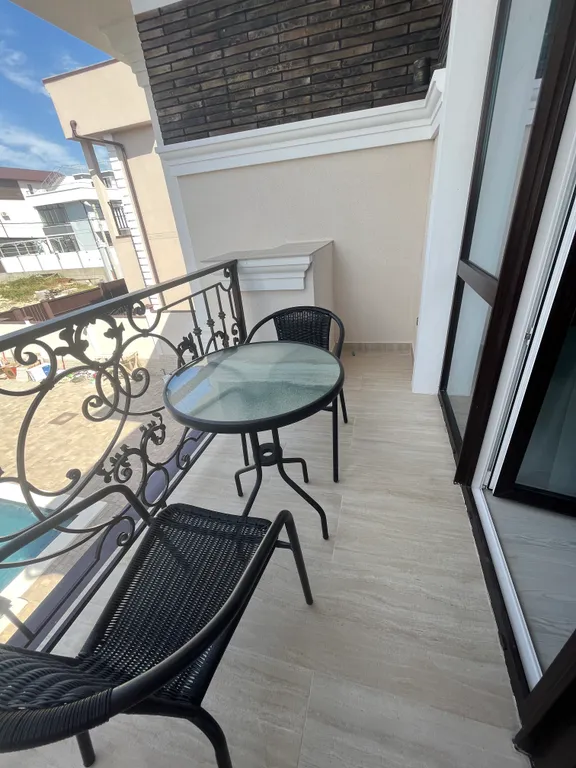 Новый дом с бассейном