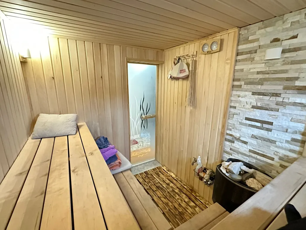 Домик у моря и озера