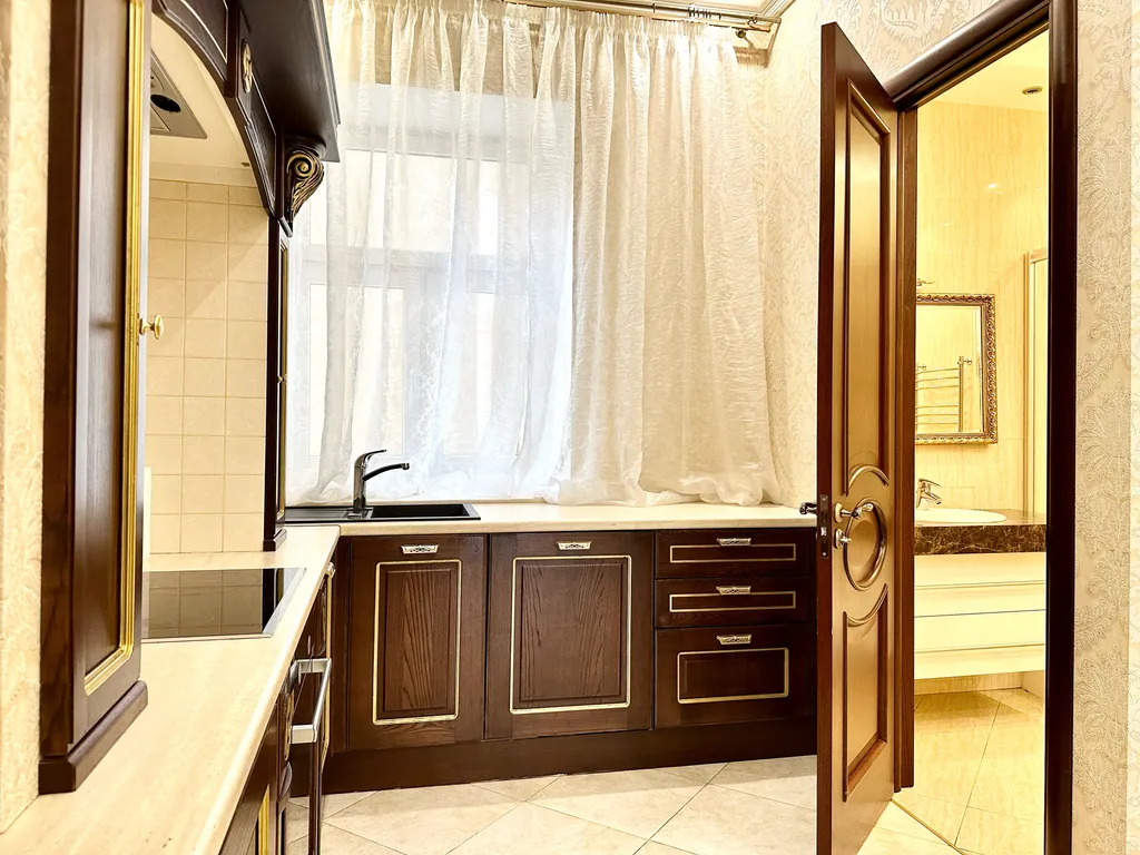 Стильная квартира с балконом и двумя санузлами