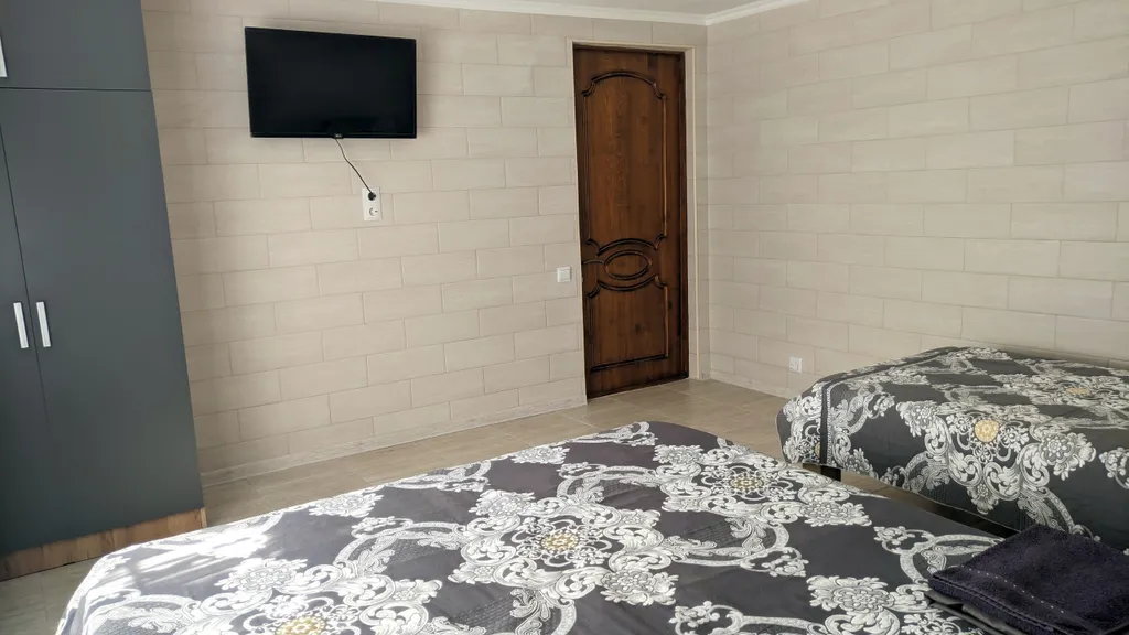 Квартира Квартира Трехместные комнаты с отдельным санузлом и душем — Сухум