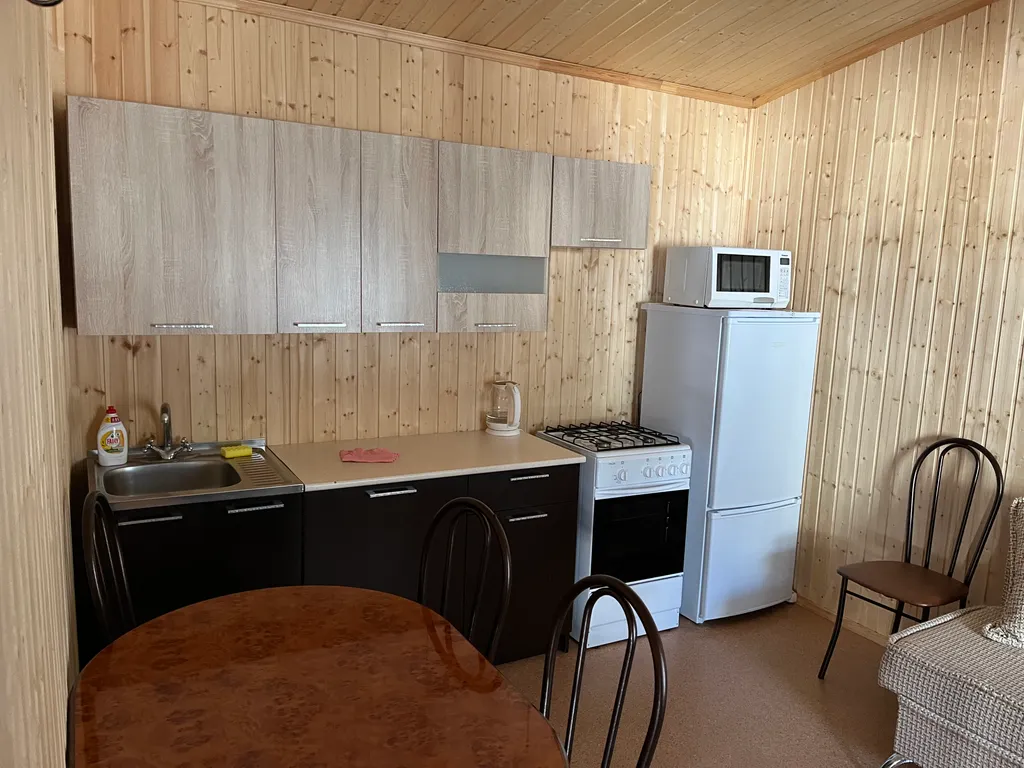 Коттедж Огороженный туями отдельный дом — Архыз