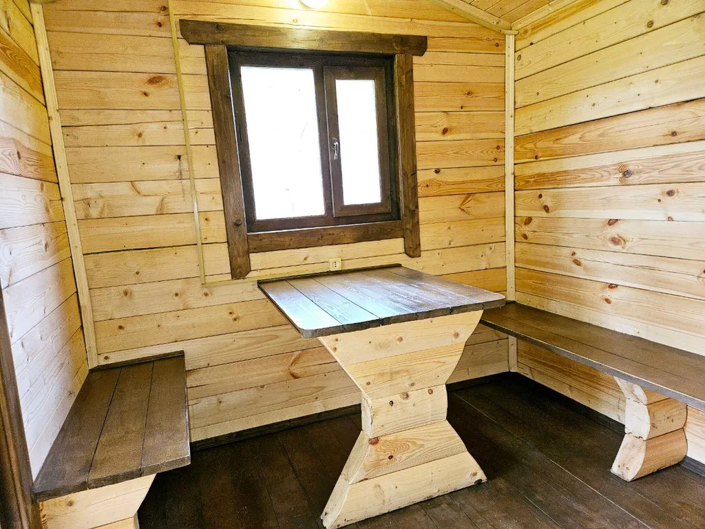 Дом с большой террасой, банным чаном и баней на дровах в окружении леса