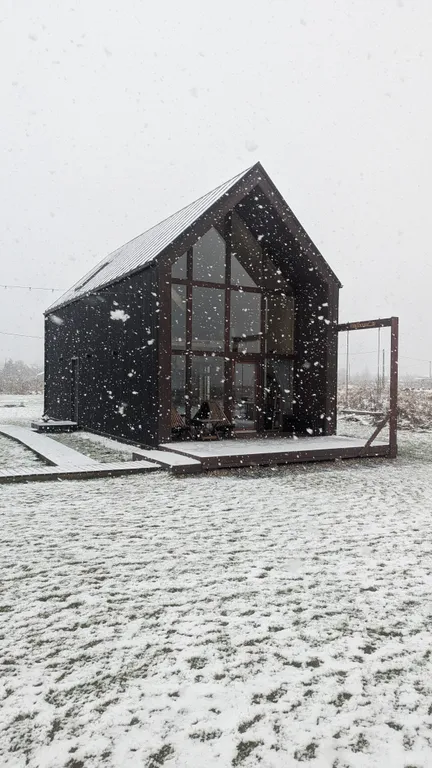 Дом с баней и горячей купелью на озере