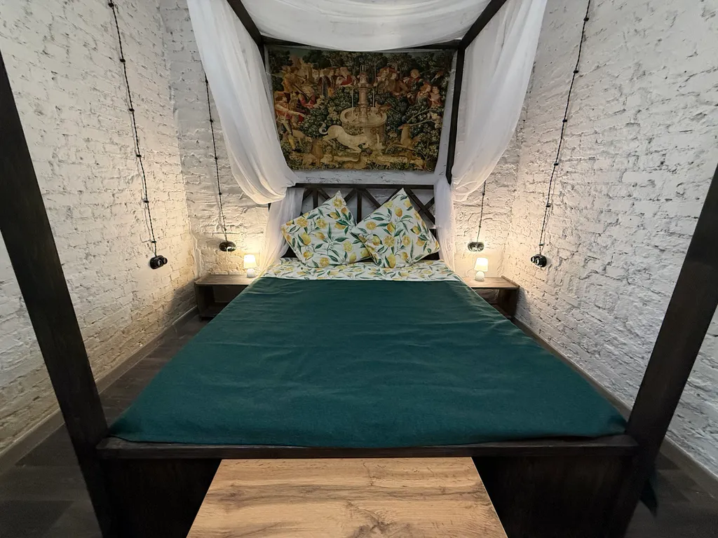 Уютная комната с отдельным входом в центре города