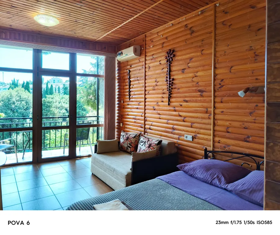 Студия с балконом и панорамными окнами