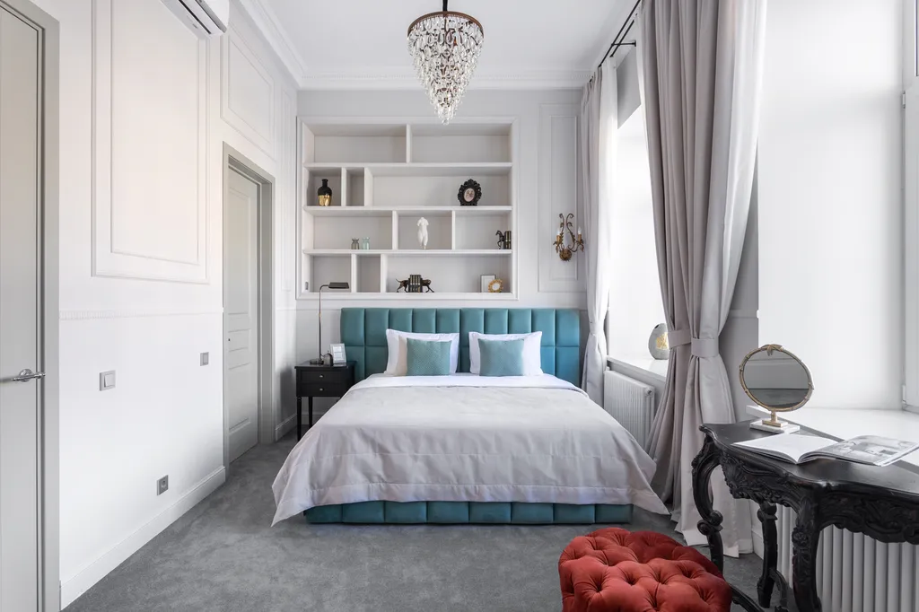 Проcтоpныe 4-к апартaменты c прекpaсным видом нa Hевcкий пpocпект